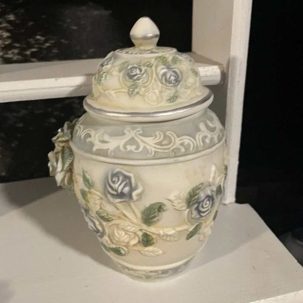 Vintage Metallic Blue Rose Ivory Color Box Jar W/ Lid Beautiful!‎